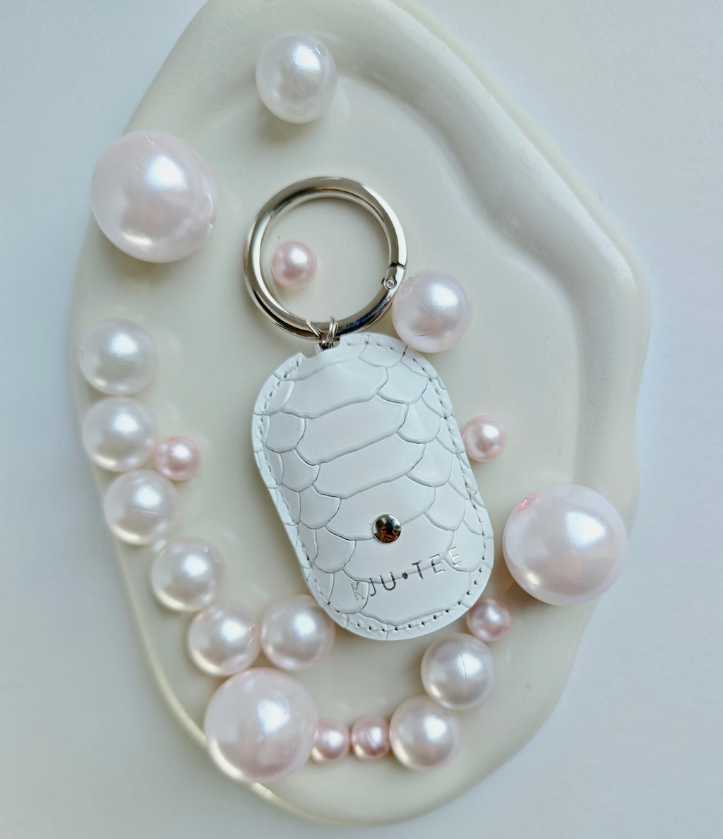 White and silver croco